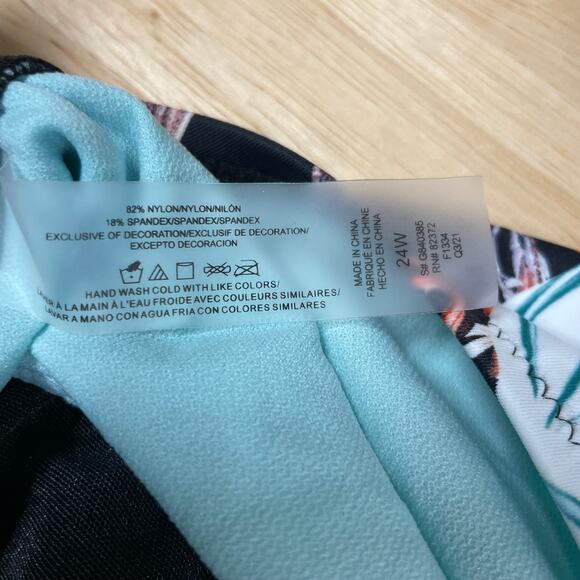 Raisins Curve NWT Plus Size Monteluz Lucia Swim Dress Size 24W Wireless Bra Top - Picture 6 of 11